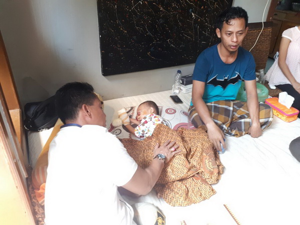 Sambangi Bayi Idap Kanker Mata Stadium 4, Hati Wakapolresta Terenyuh